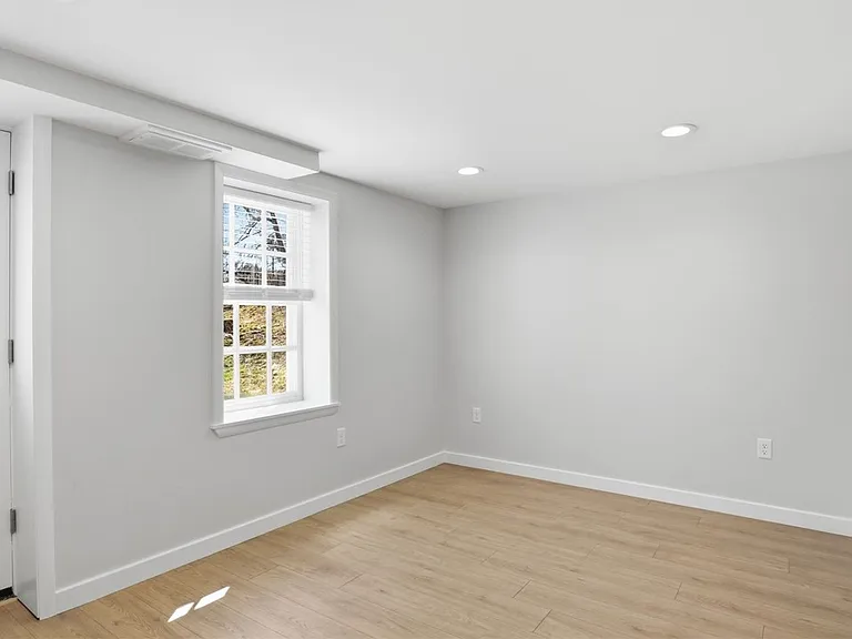 1474 Marsh Rd — Photo 11