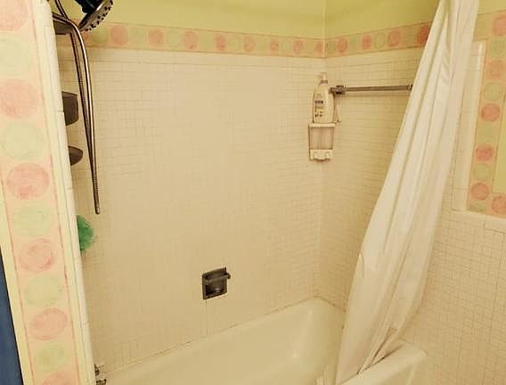 5th image of 470 Fox Hills Dr N