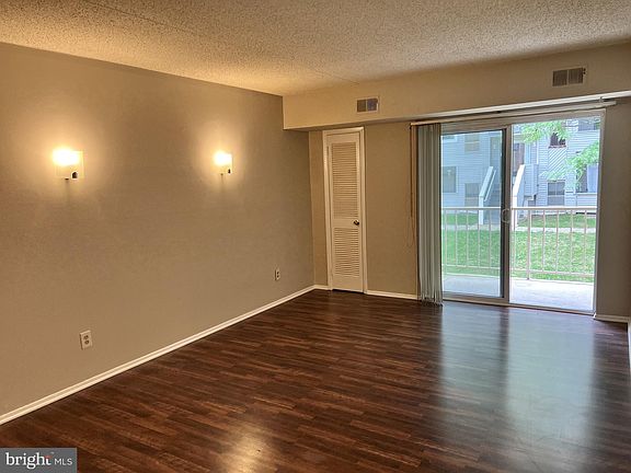 2nd image of 423 Governor House Cir