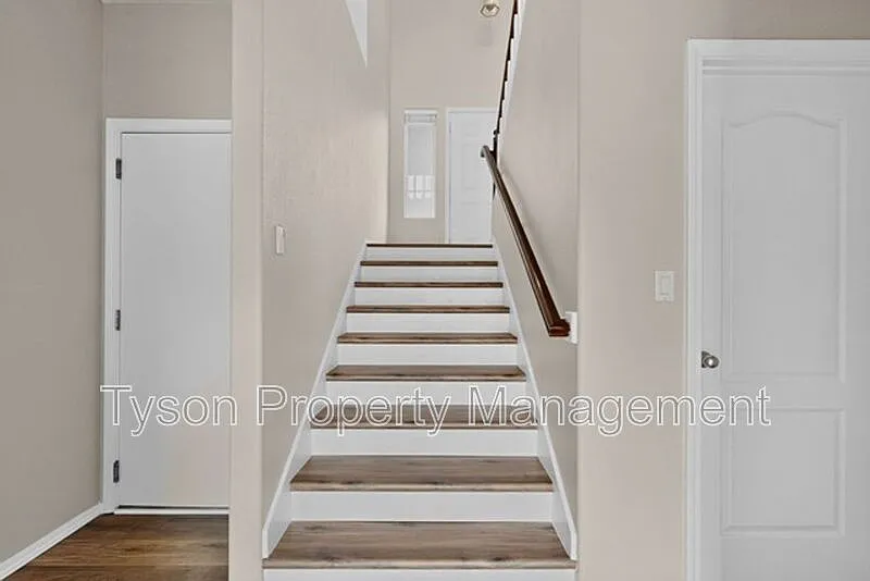 3 bed, 2.5 bath, 1674 sqft, $2,200 — Photo 2
