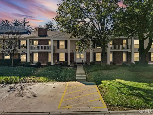 1521 Hedgeford Dr APT 8, Chesterfield, MO 63017