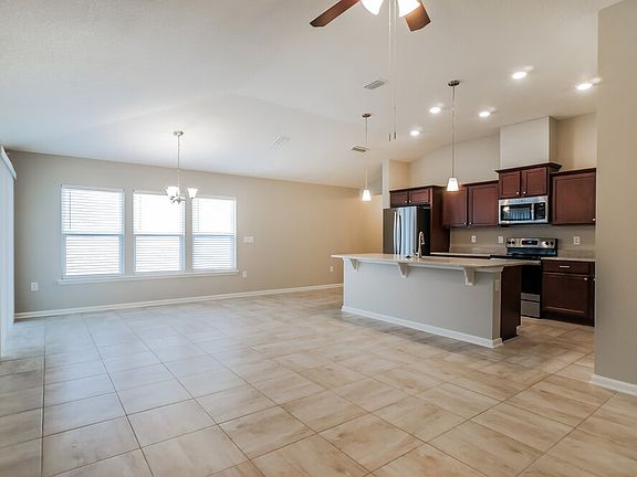 4th image of 201 Bluejack Ln