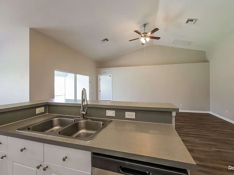 223 Beckley Dr — Photo 2