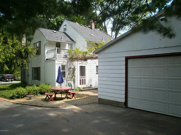 3rd image of 625 Charlotte Ave NW