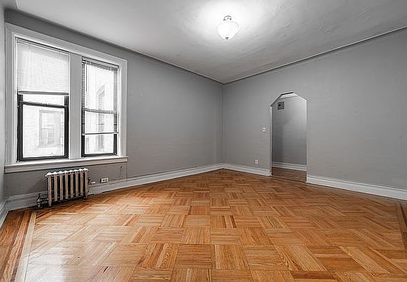 2nd image of 880 47th St #C4