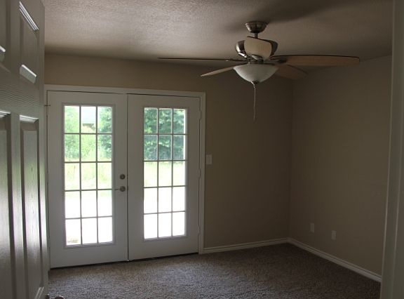 4th image of 832 S Village Creek Pkwy