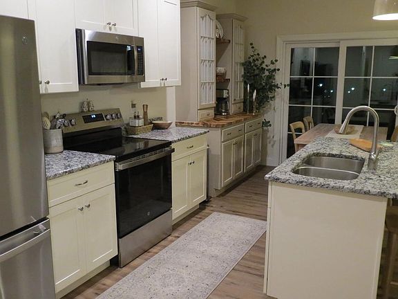 5th image of 272 Sage Blvd