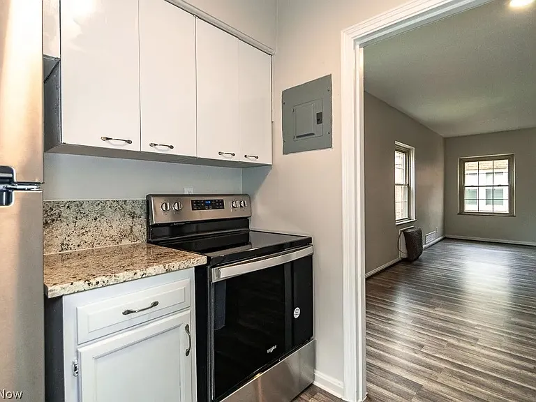 15825 Van Aken Blvd #304W — Photo 11