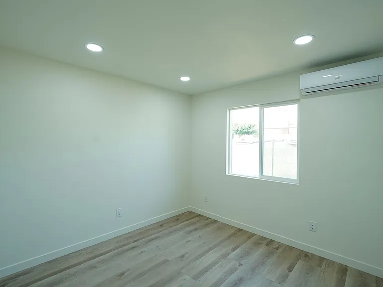 4805 Charlotte Way — Photo 17