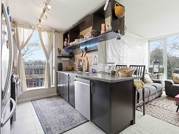 4th image of 5028 Kwantlen St #503