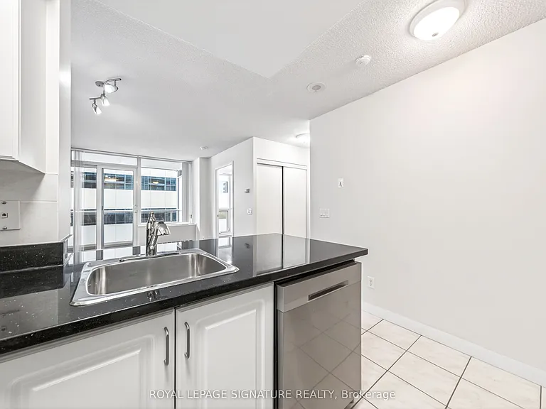 4968 Yonge St #712 — Photo 19