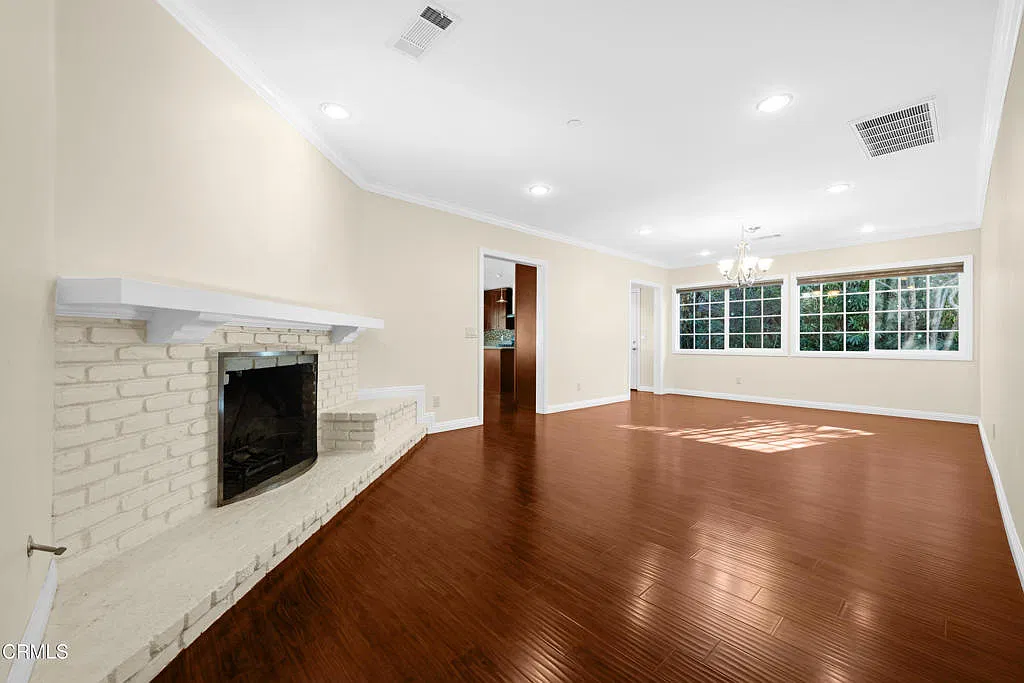 3 bed, 2.0 bath, 1812 sqft, $6,300 — Photo 3