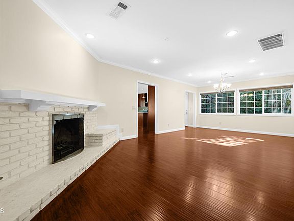 3rd image of 1936 Montecito Dr