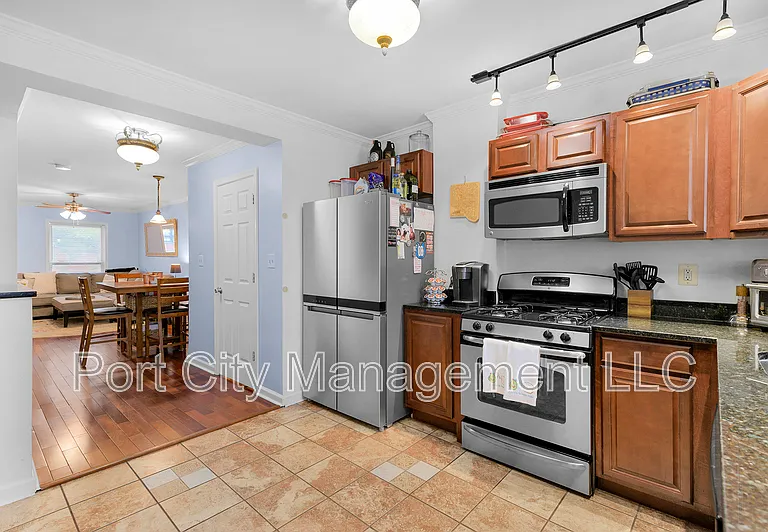 127 S Robinson St — Photo 10