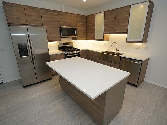 3rd image of 1119 Poinsettia Dr #J