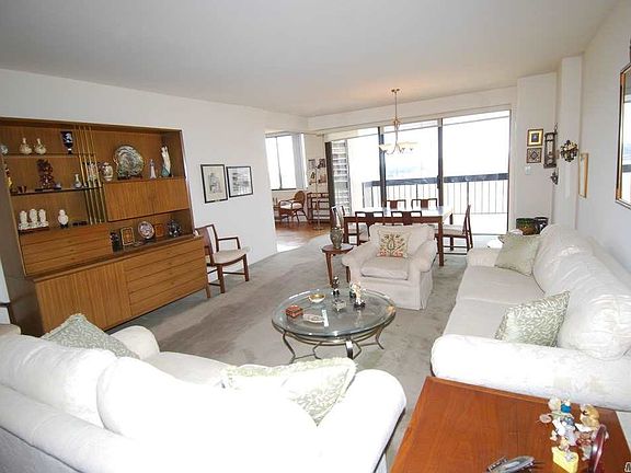 3rd image of 26910 Grand Central Pkwy APT 27H