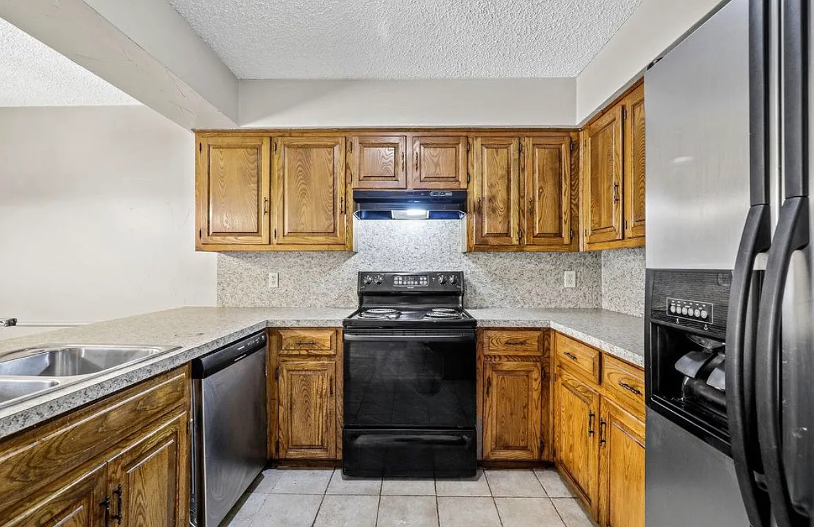 2 bed, 925 sqft, $1,560 — Photo 3