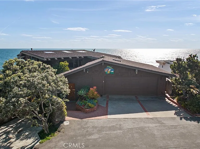 1911 Ocean Way — Photo 3