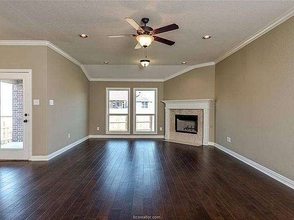 3rd image of 2928 Archer Dr