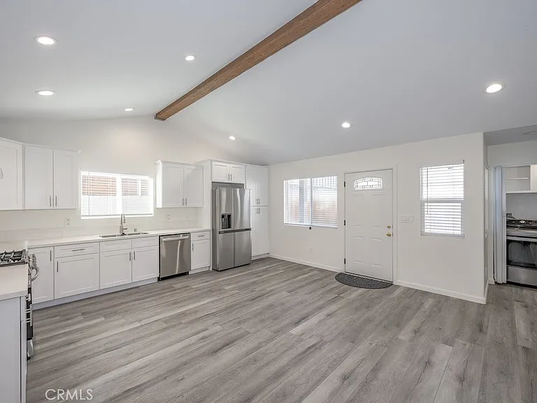 6237 Agnes Ave — Photo 1