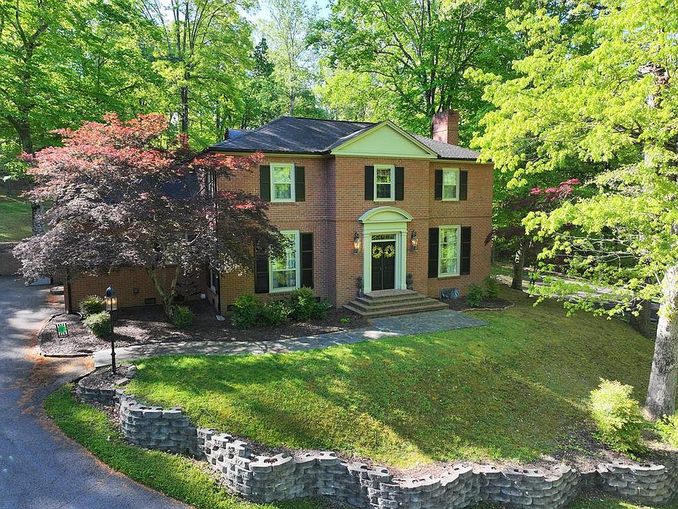 1st image of 33 Lake Heron Dr