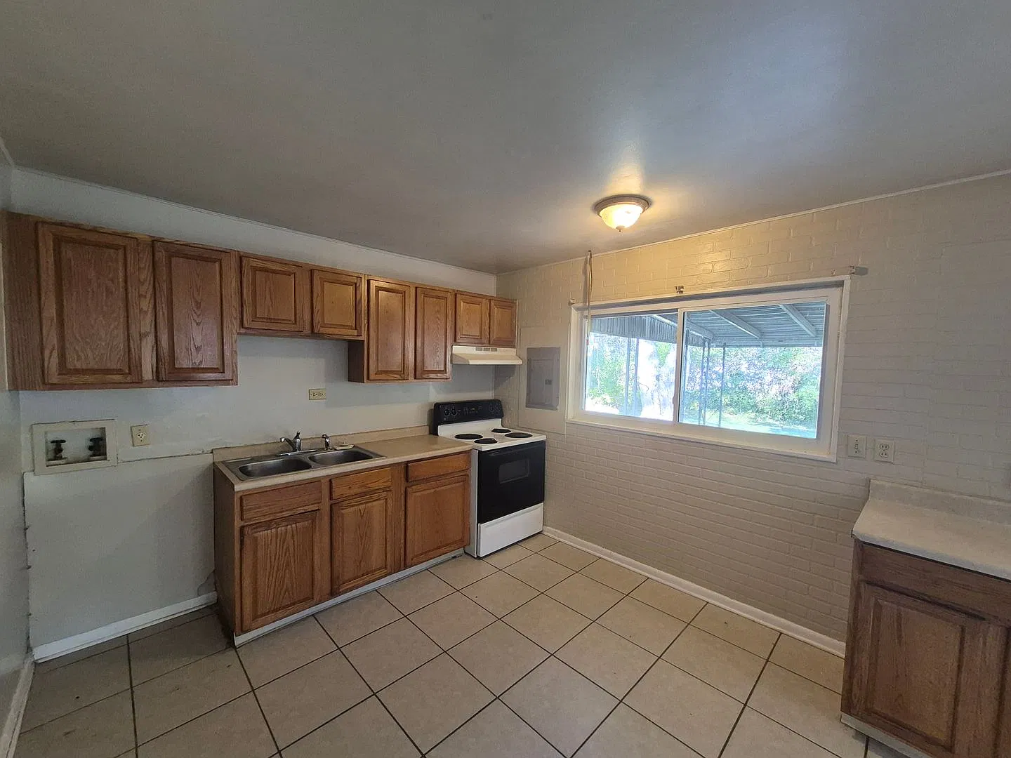 Larger than it looks home — Photo 3