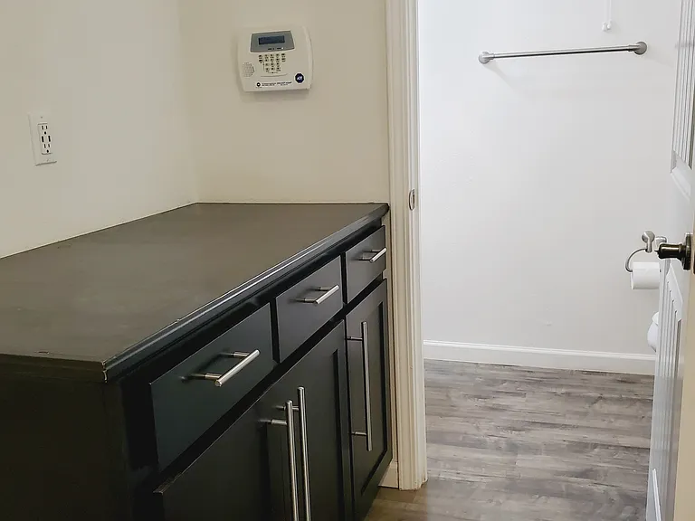 1/2 Bath