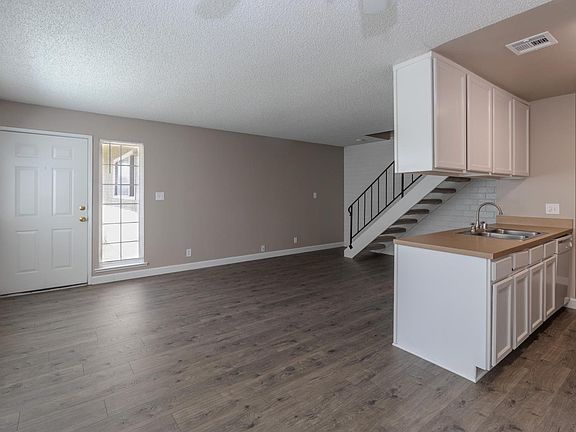 4th image of 471 W Santa Ana Ave APT 2