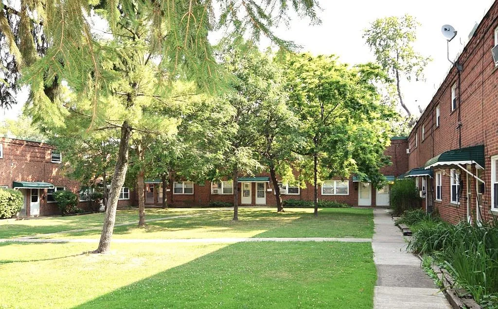 15421-1 Plymouth Pl — Photo 1
