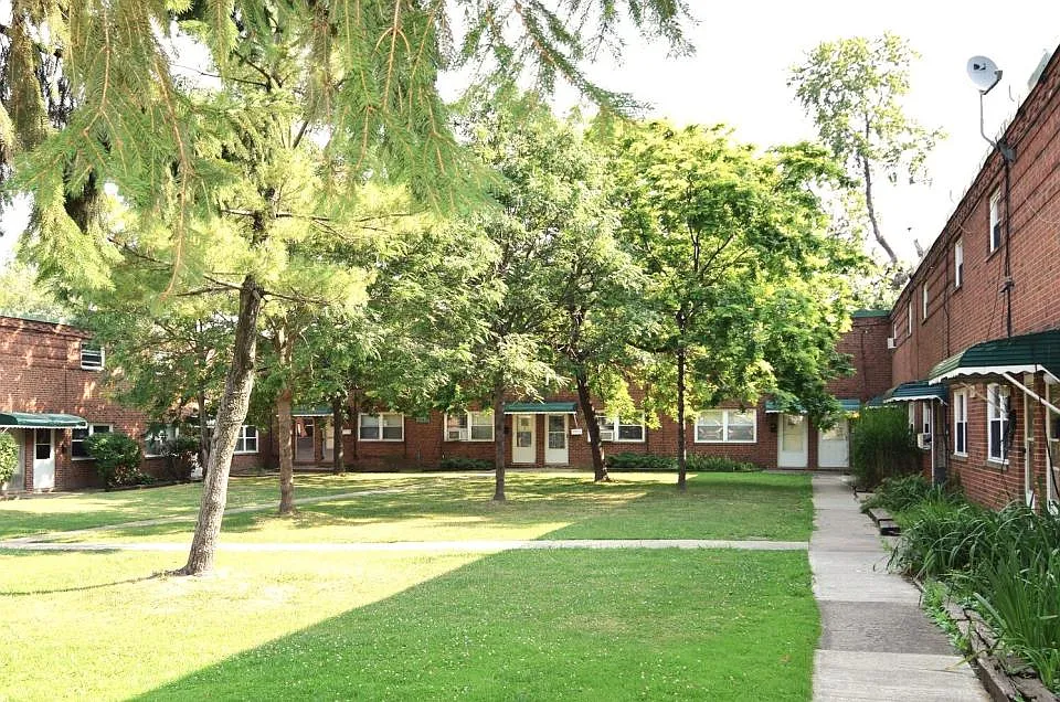1726-7 Taylor Rd