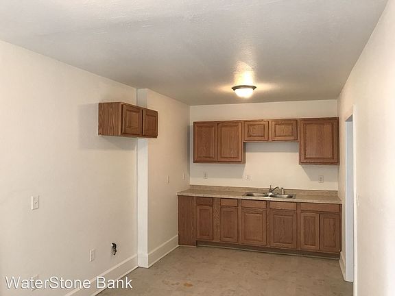 5th image of 1928 W Capitol Dr APT 4