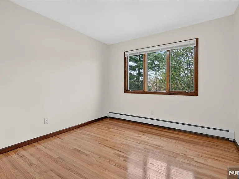 97 Sipp Ave — Photo 11