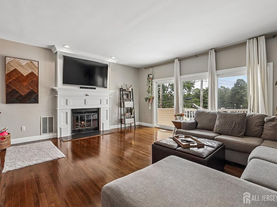 1st image of 3 Newport Ct
