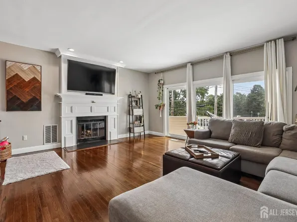 3 Newport Ct, Long Branch, NJ 07740