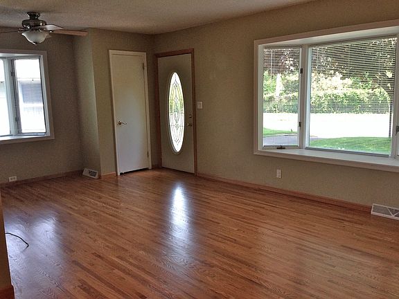 Spacious Living Room!