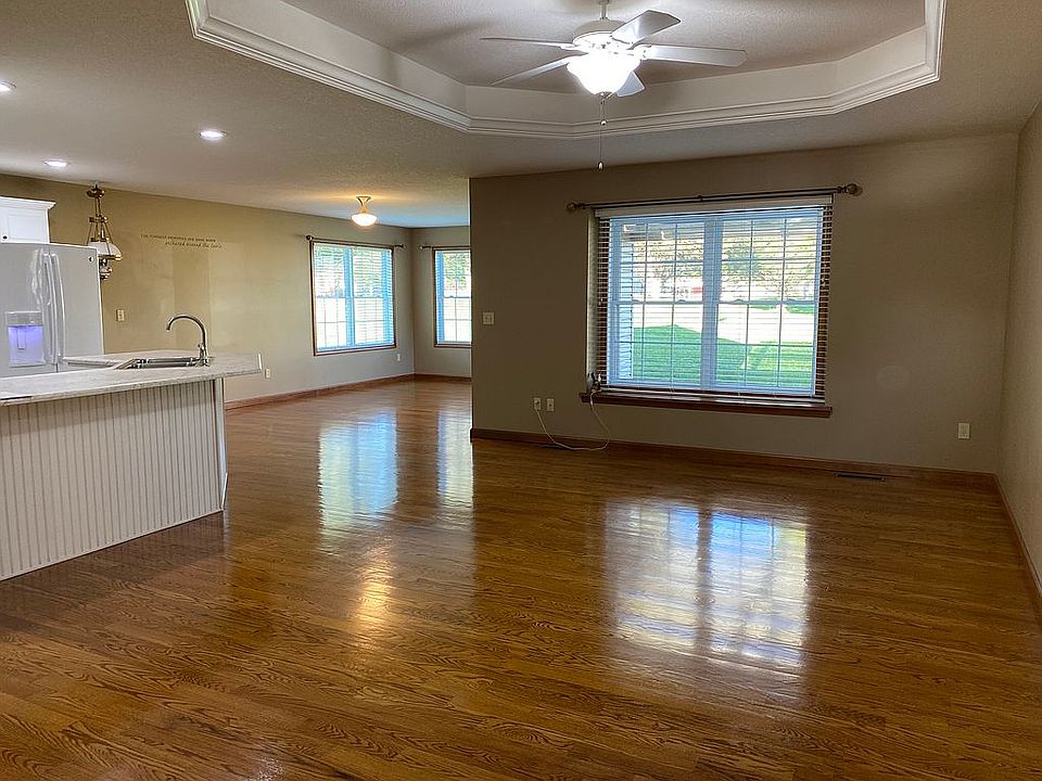 1st image of 4007 Brookshore Dr