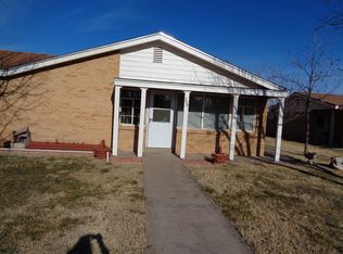 709 N Plains Park Dr, Roswell, NM 88203