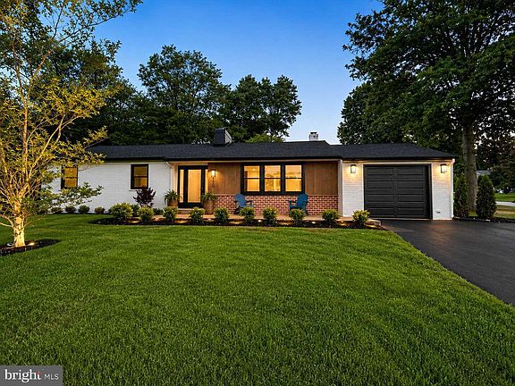 2nd image of 800 Falcon Ln