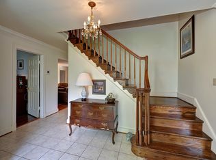 8896 McNair Dr, Alexandria, VA 22309