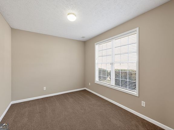4th image of 15 Parc Ln