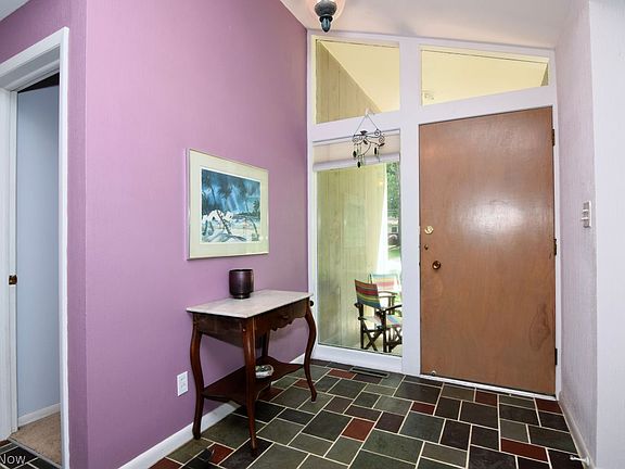 4th image of 834 Haywood Dr