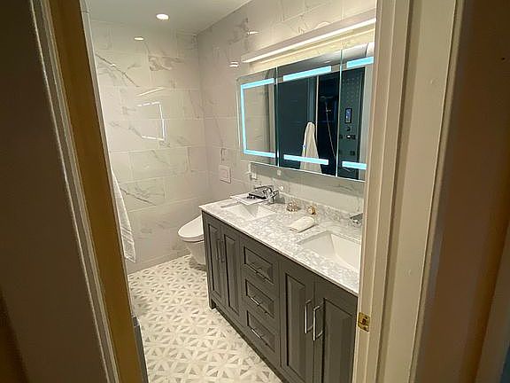 Master bathroom 