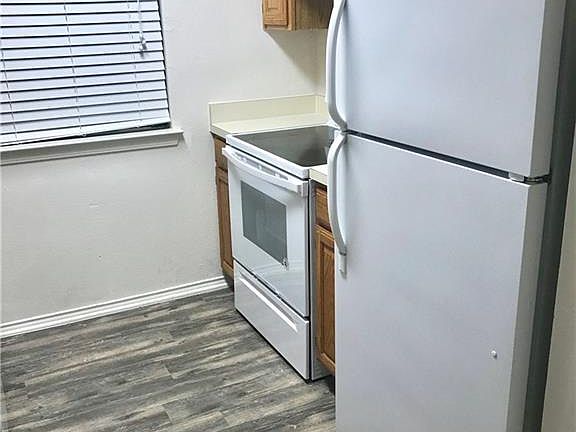 5th image of 1304 Halsell St APT 112