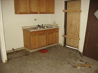 2nd image of 9760 S Oglesby Ave
