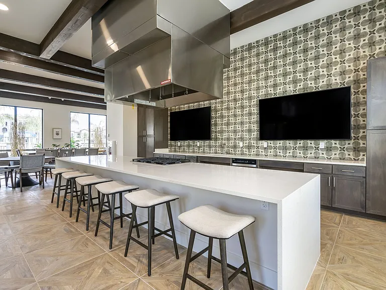 Lago Apartments — Photo 8