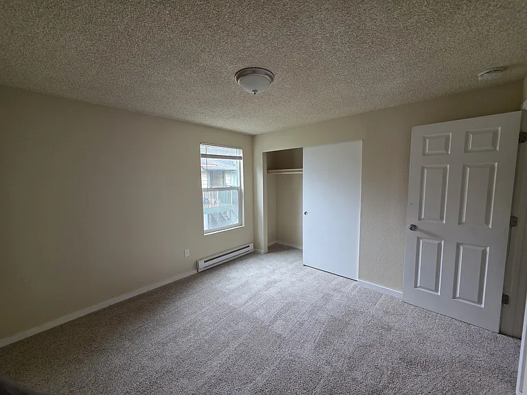 2410 S I St #4 — Photo 13