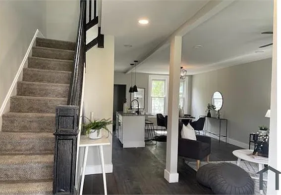 3617 W Garrison Ave — Photo 2
