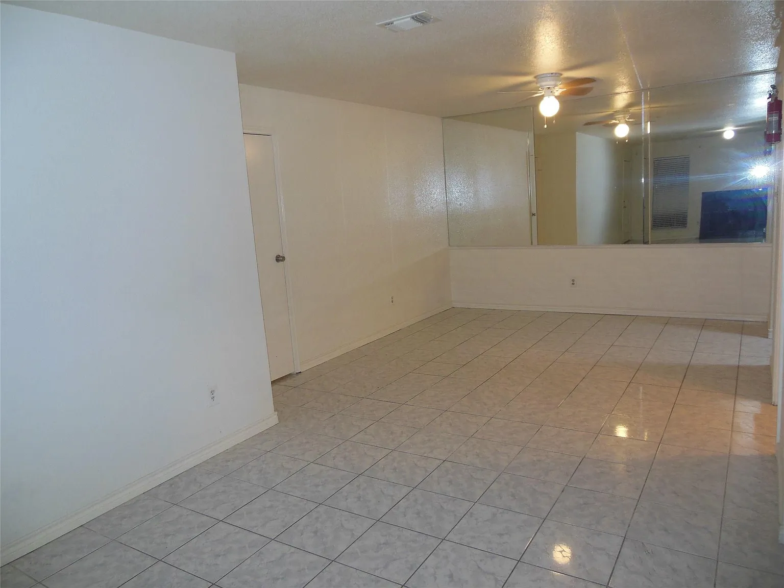 2 bed, 2.0 bath, 1152 sqft, $1,400 — Photo 2