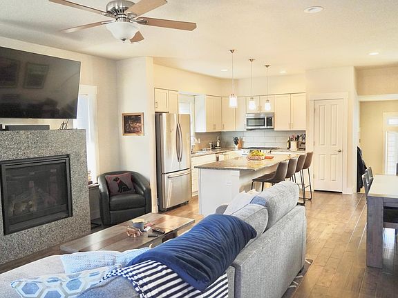 living/kitchen/dining