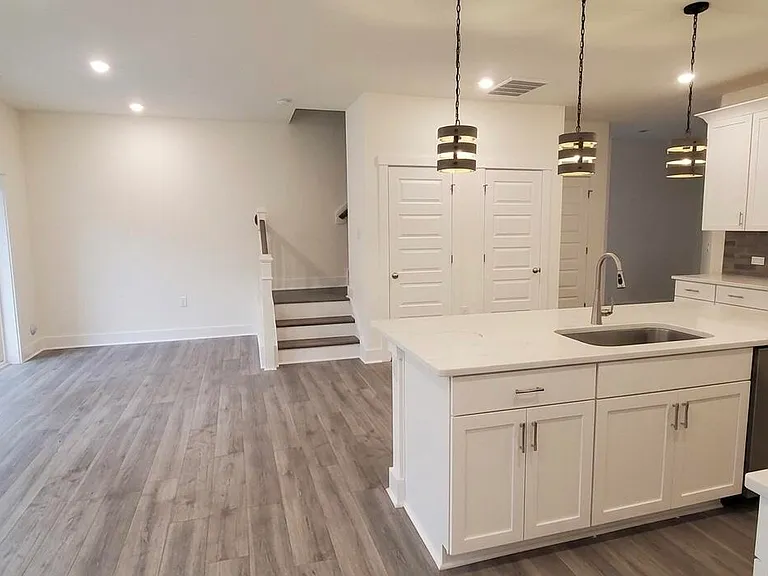 6915 Doddridge Ln — Photo 6